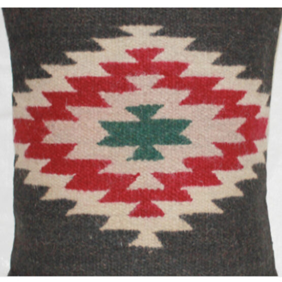 Kilim rugs and cushions – Weaving hands