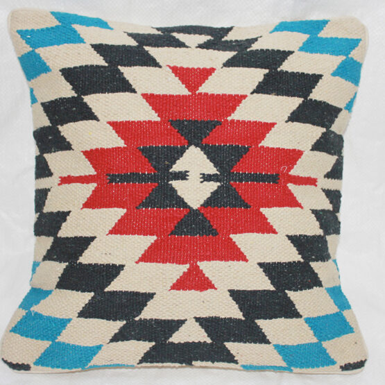 Kilim seat cushions – Weaving hands